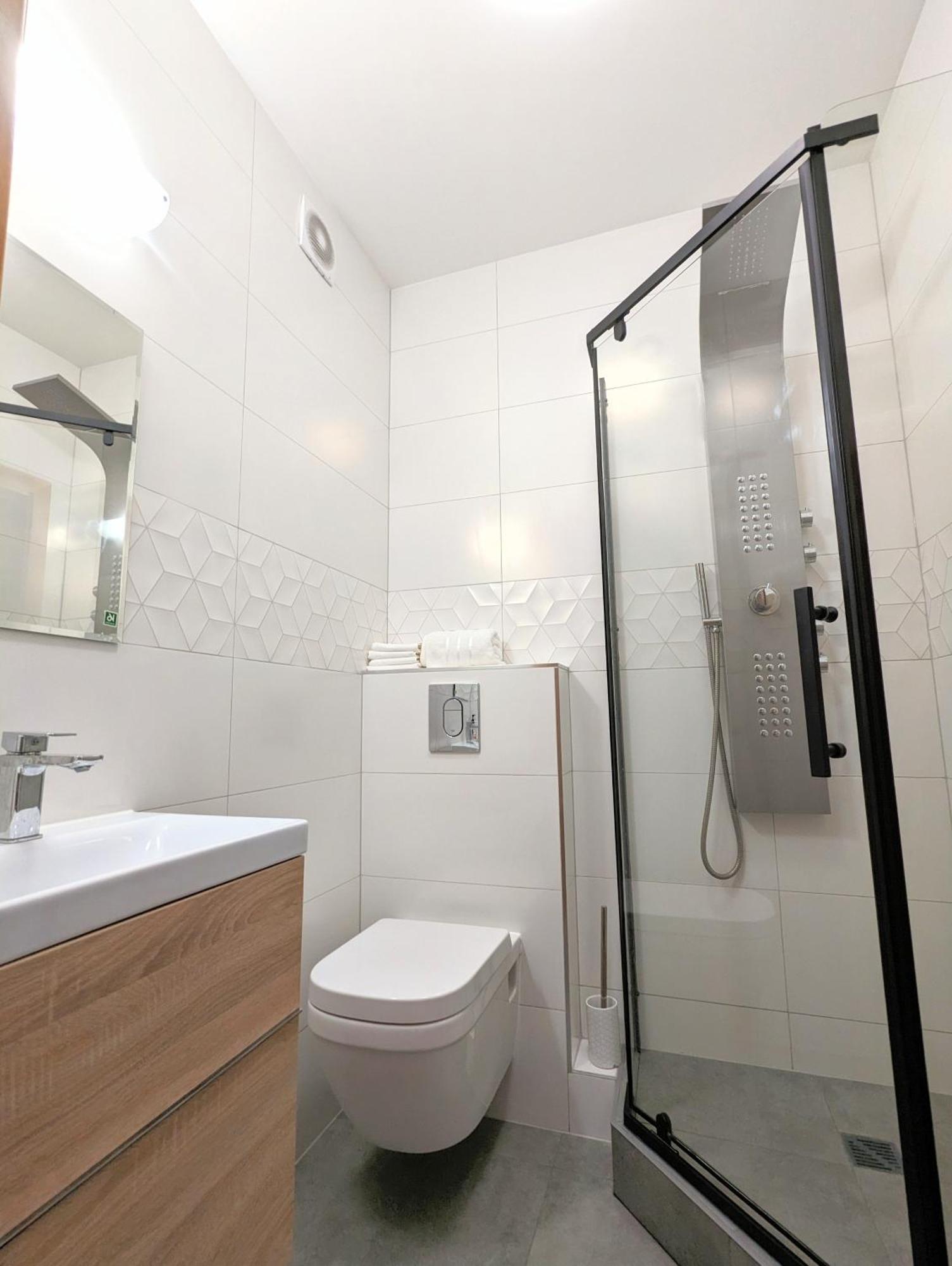 3-Bedroom Apt In Town Square فروتسواف المظهر الخارجي الصورة